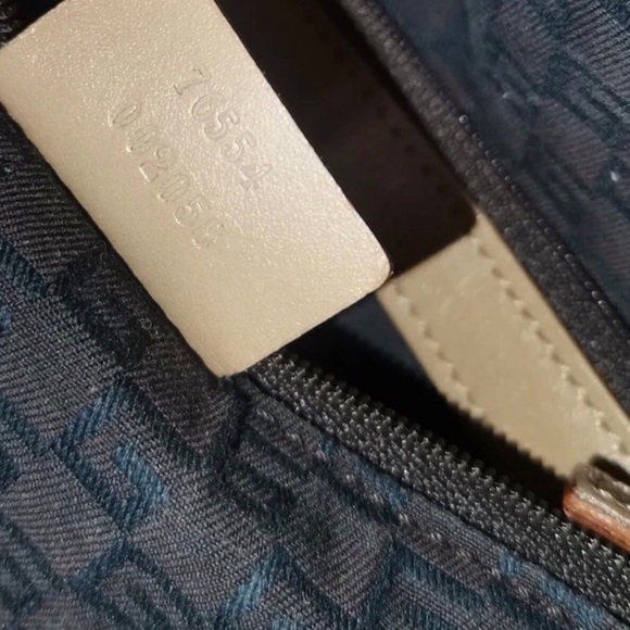 Gucci Suede Beige Vintage Buckle Hobo Bag Handbag - Picture 4 of 7